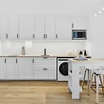 Immaculate 1-Bed Chic Bondi Abode With Pool & A/C