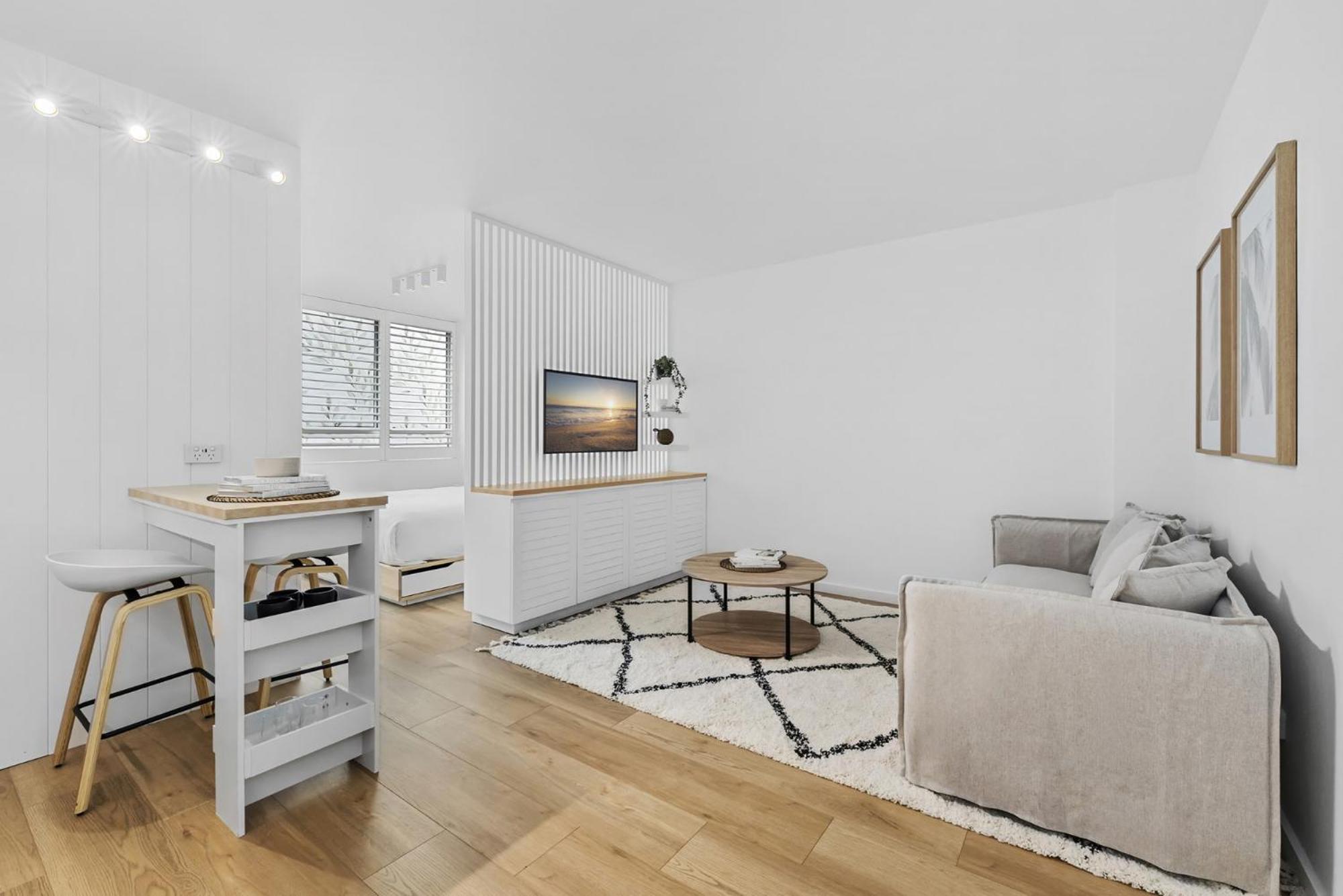 Immaculate 1-bed Chic Bondi Abode With Pool & A/c Appartamento Sydney
